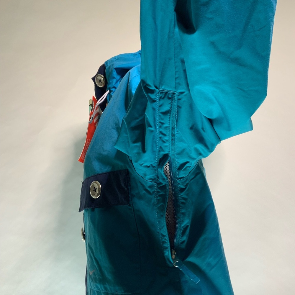Nike Snowboarding Shell (NWT) - Picture 6 of 12